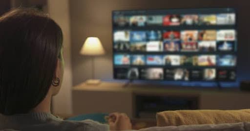 is-tv-advertising-still-effective-in-2025-3-key-advantages-over-digital-media